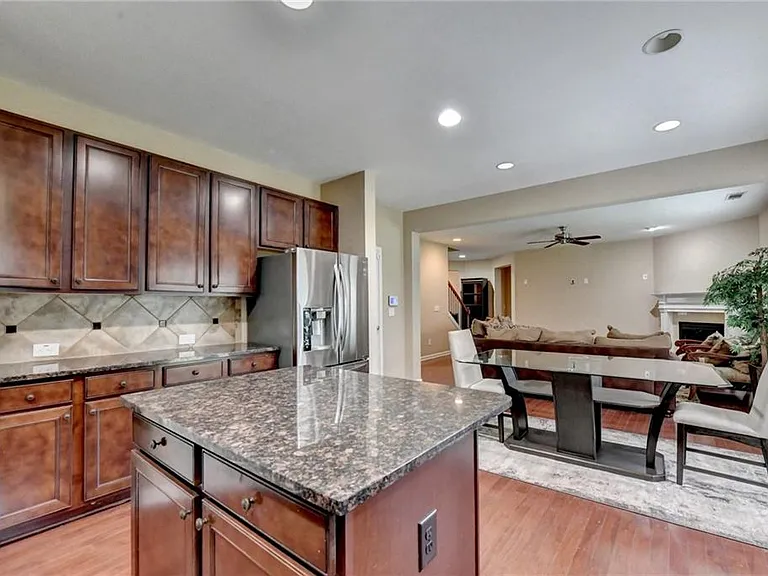 4228 Woods Creek Ln — Photo 31