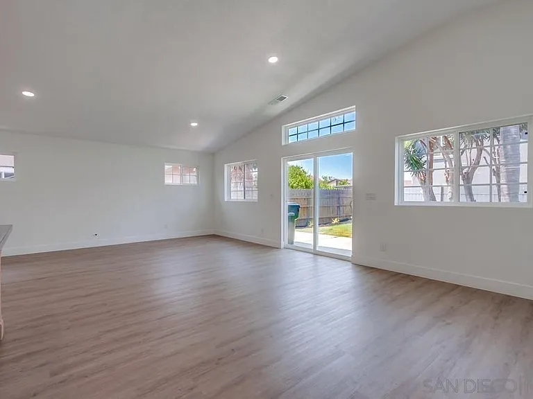 10190 Drumcliff Ave — Photo 37