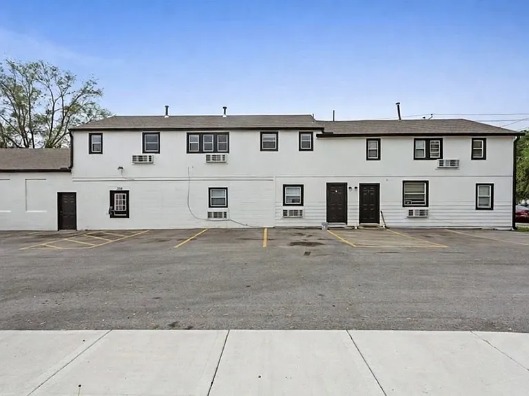308 E Walnut St #4 — Photo 1