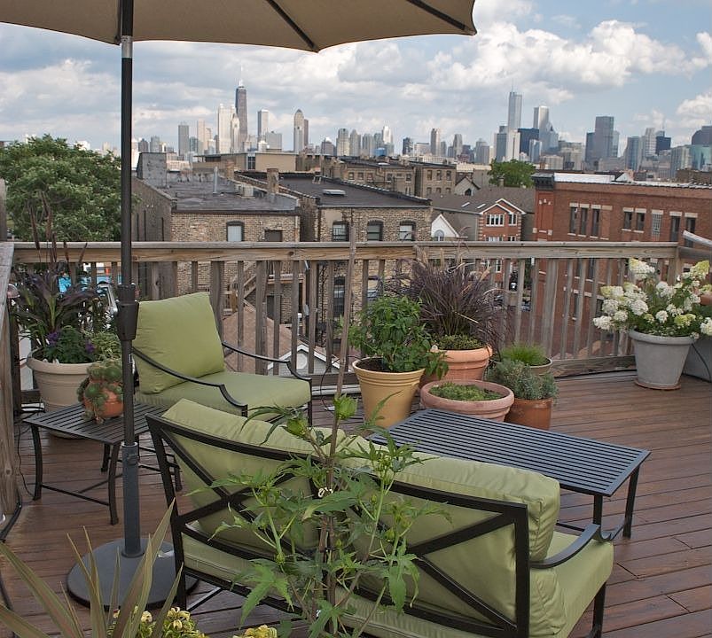 Private rooftop deck and garden