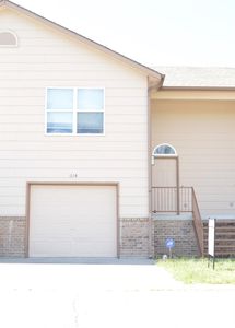 1114 Country Club Ln, Junction City, KS, 66441