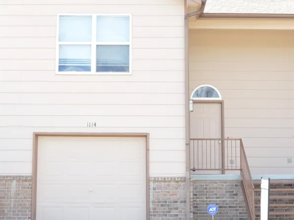 1114 Country Club Ln, Junction City, KS 66441