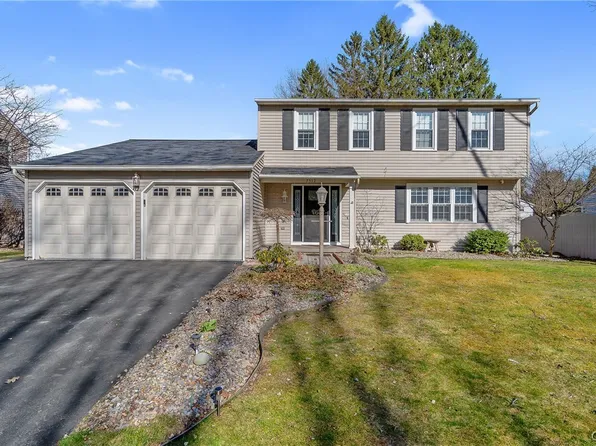 7512 Meadow Wood Dr, North Syracuse, NY 13212