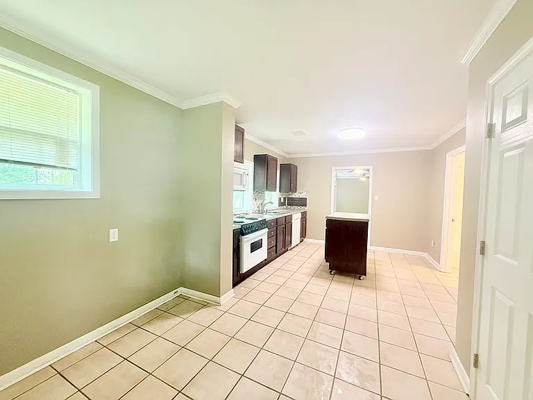 18335 Racine St — Photo 3