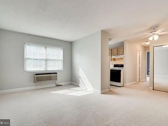 3rd image of 2239 Farrington Ave #3003