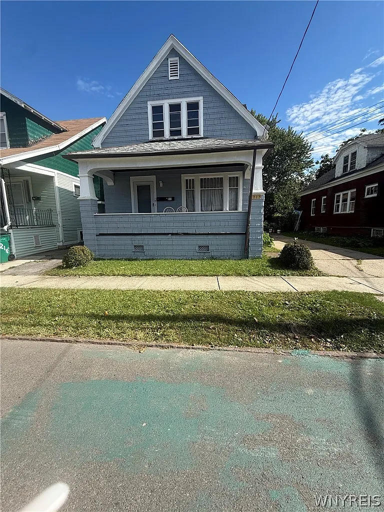 3 bed, 1.0 bath, 2459 sqft, $1,300 — Photo 1