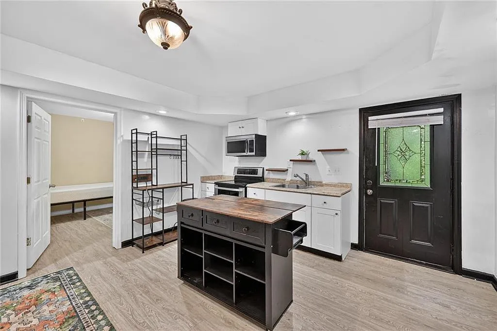 2 bed, 1.0 bath, 1200 sqft, $1,475 — Photo 1