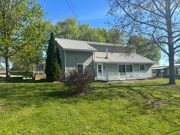 126 E Maple St, Muir, MI 48860