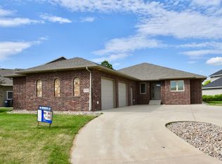 102 Port Na Haven St, Fort Pierre, SD 57532