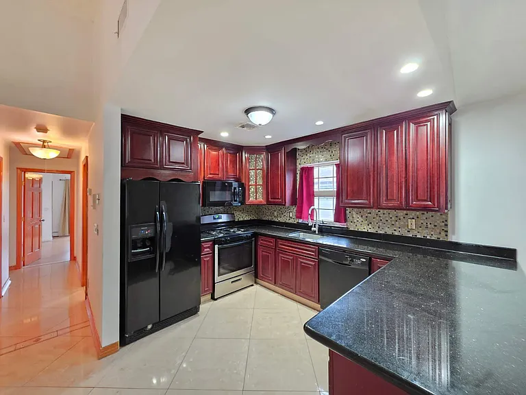 11 Rochelle Pl — Photo 4
