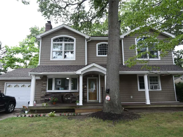 65 Dartmouth Street, Islip, NY 11751