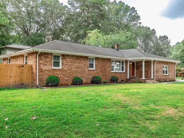 817 Englewood Dr, Chesapeake, VA 23320