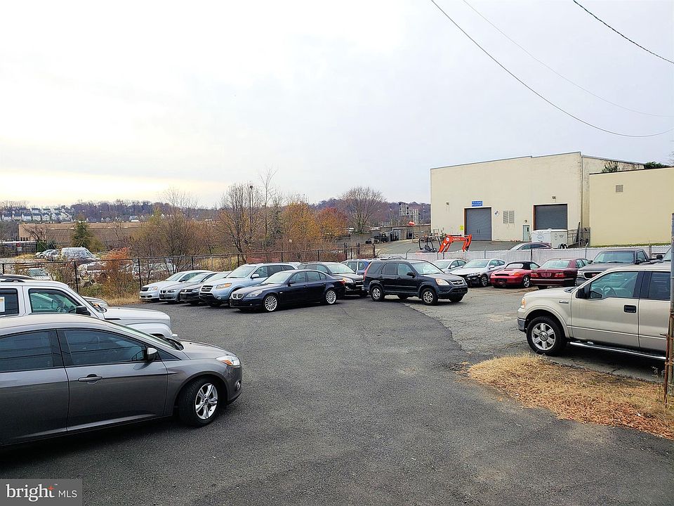 2nd image of 3128 Colvin St