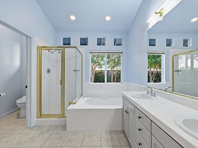 1439 Gordon Dr — Photo 30