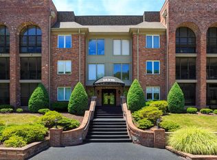 14316 E Conway Meadows Ct #105, Chesterfield, MO