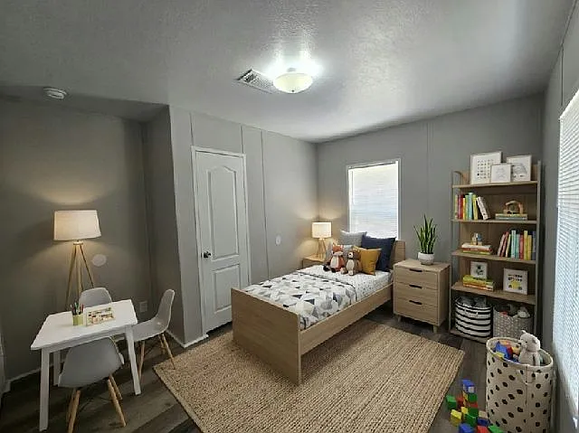 3 bed, 2.0 bath, 960 sqft, $1,920 — Photo 4
