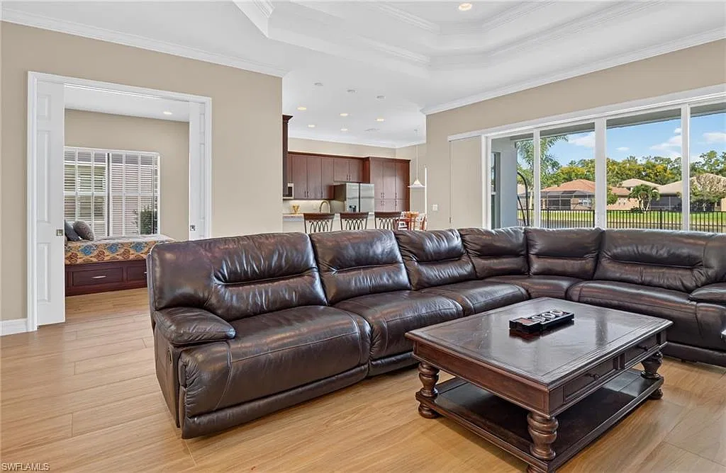 5 bed, 3.0 bath, 2270 sqft, $10,000 — Photo 4