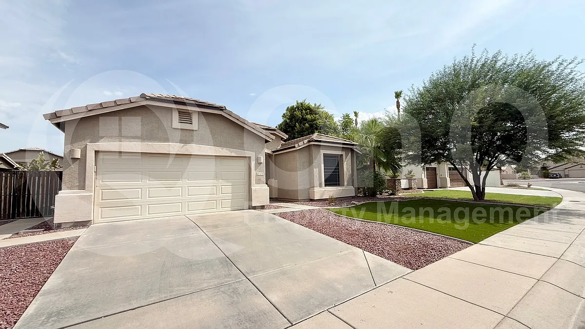 3 bed, 2.0 bath, 1715 sqft, $2,500 — Photo 3