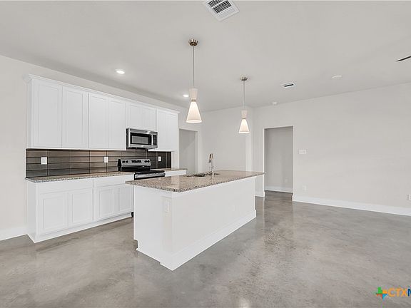 4th image of 1147 Lexington Dr