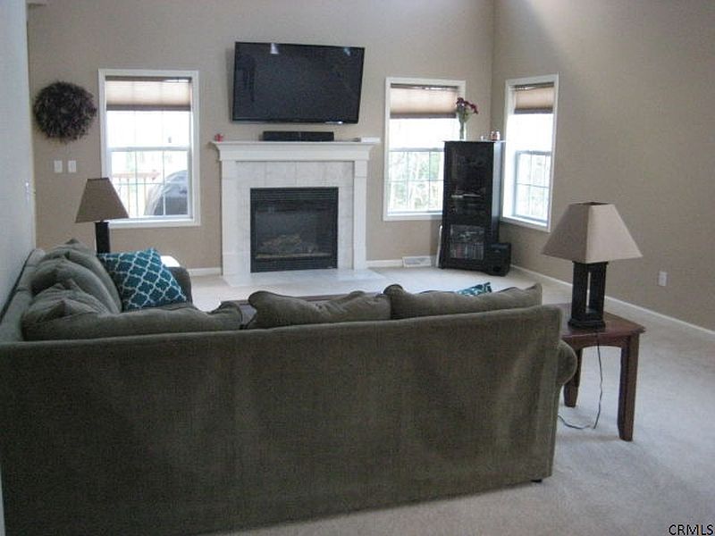 3rd image of 957 MACARTHUR Drive