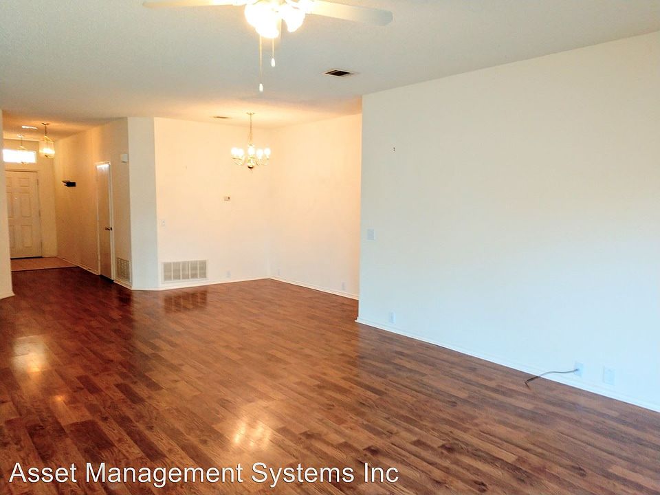1st image of 900 Beechwood Dr