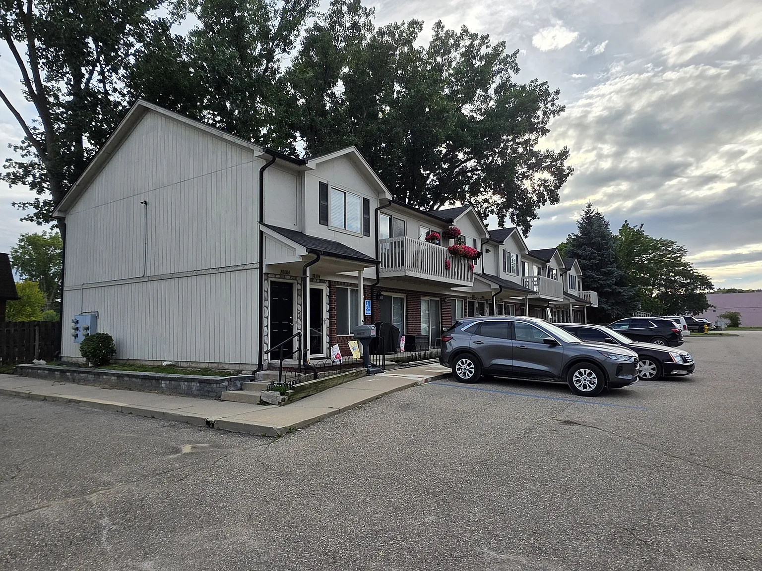 2 bed, 900 sqft, $1,250 — Photo 1
