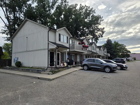 38604 Meadowdale Dr, Clinton Township, MI 48036