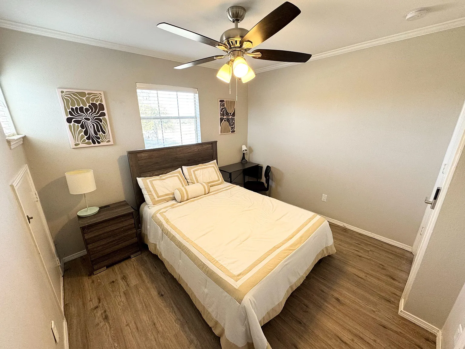 4 bed, 3.5 bath, 2300 sqft, $988 — Photo 2
