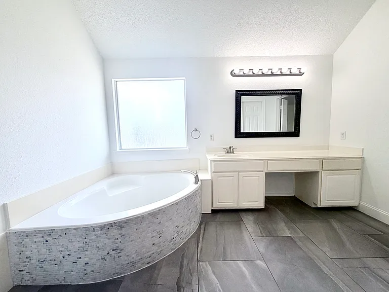10105 Samantha Dr — Photo 18