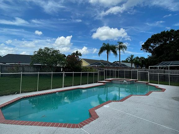 4th image of 11610 Fox Creek Dr