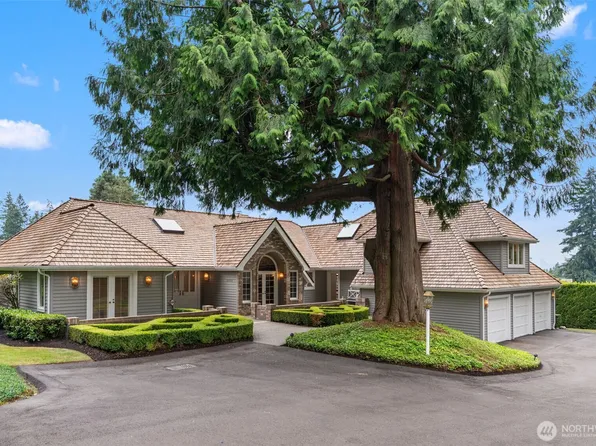 2055 94th Avenue NE, Clyde Hill, WA 98004