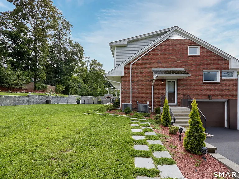 1374 Huntington Tpke — Photo 36