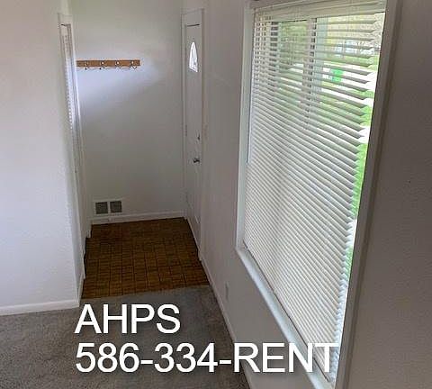 3rd image of 28727 Rosemont St