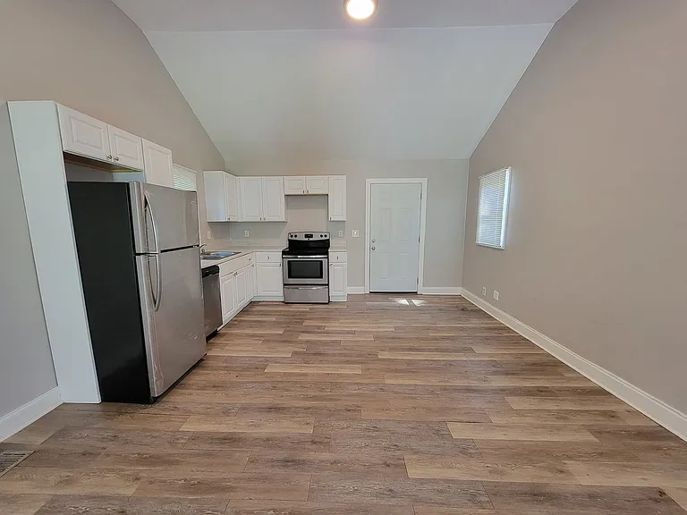 1137 White Oak Ave SW — Photo 11