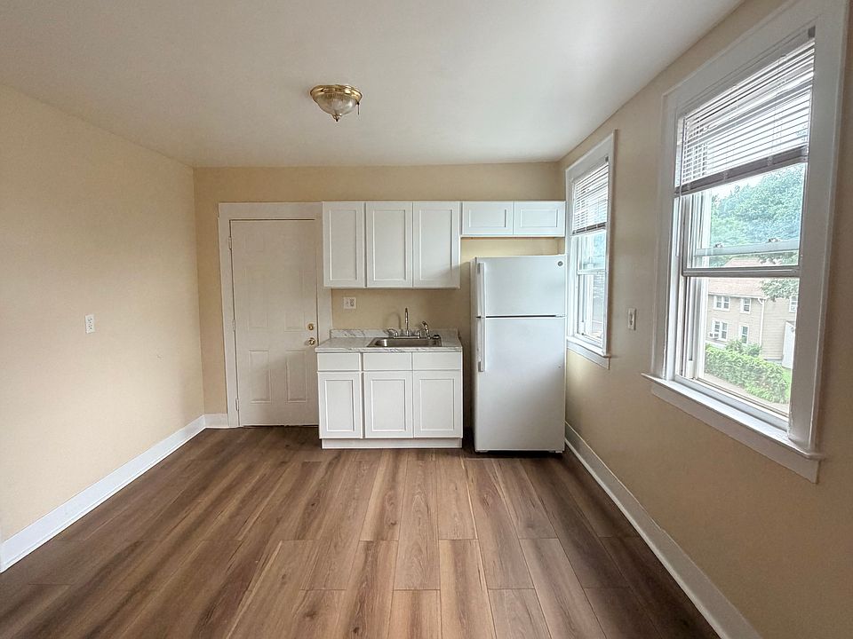 1st image of 71 Willis St #3