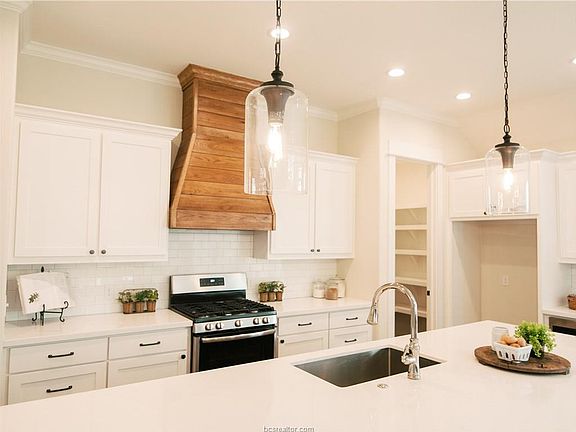 5th image of 4014 Lodge Creek Ct
