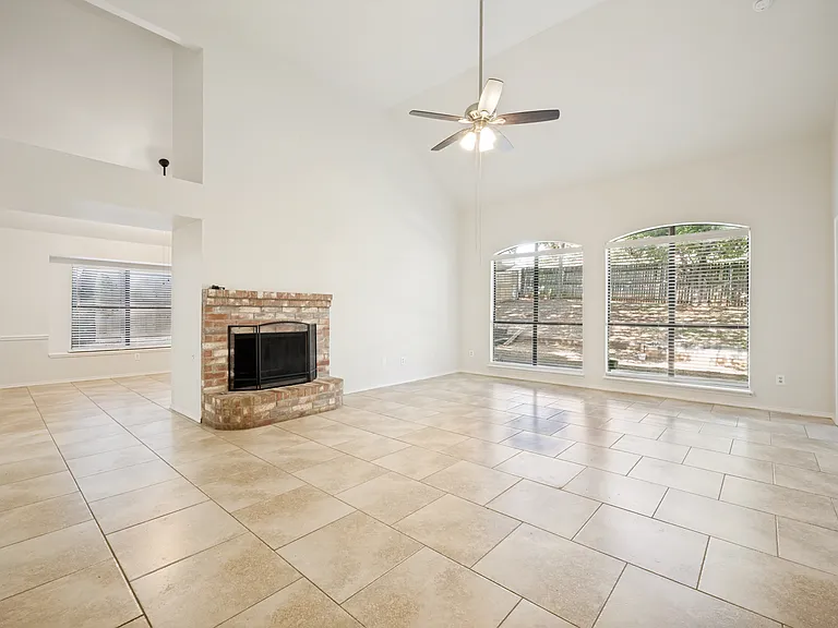 2515 Mountainview Dr — Photo 2