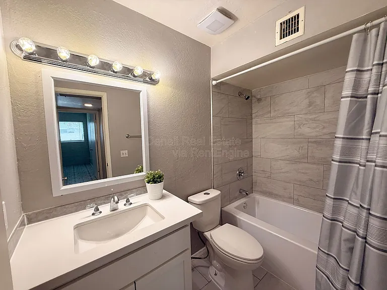 1122 S McClintock Dr #A — Photo 14