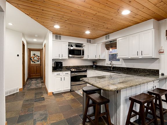 4th image of 384 Blue Ridge Rd
