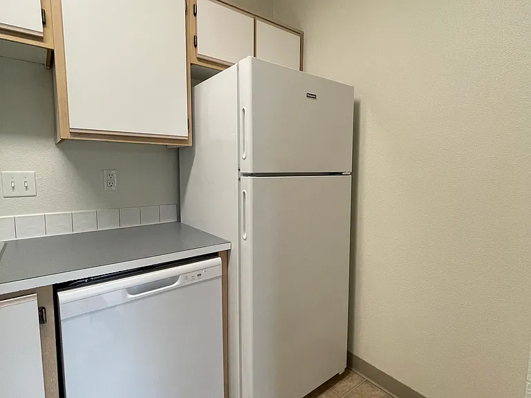Fountain Valley Apartments — Photo 18
