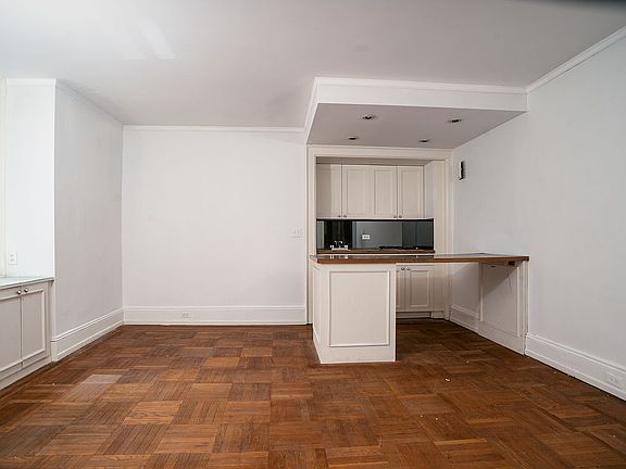 3rd image of 205 W 57th St APT 11BC