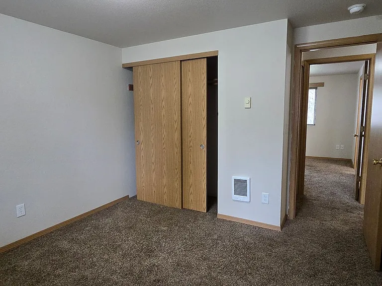 2261 E Crestview Dr — Photo 15