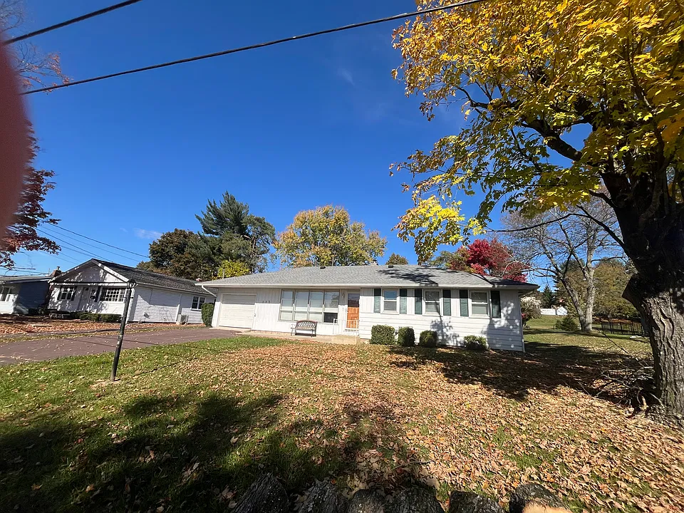 205 Maple St