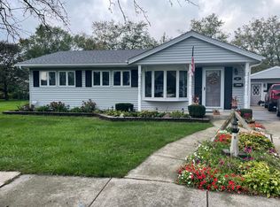 10 Winston Ct, Monroe, MI 48161