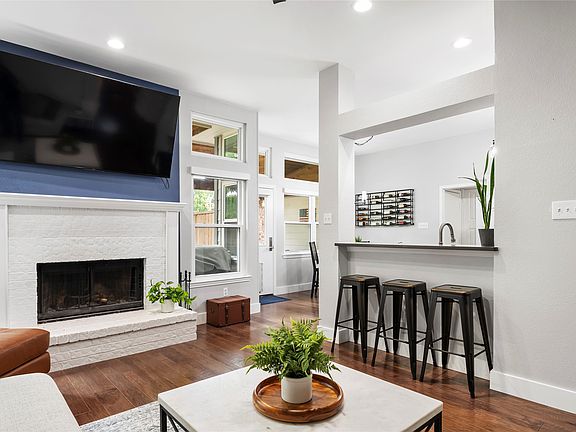 4th image of 4427 San Fernando Ln