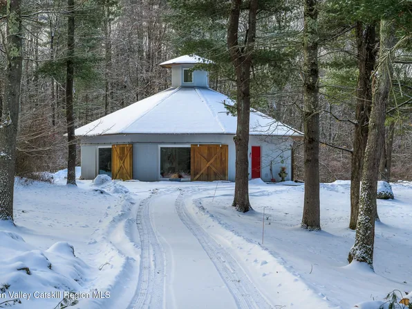 401 Collins Street #Stop 11, Hillsdale, NY 12529