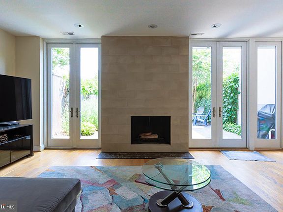 5th image of 524 6th St SE