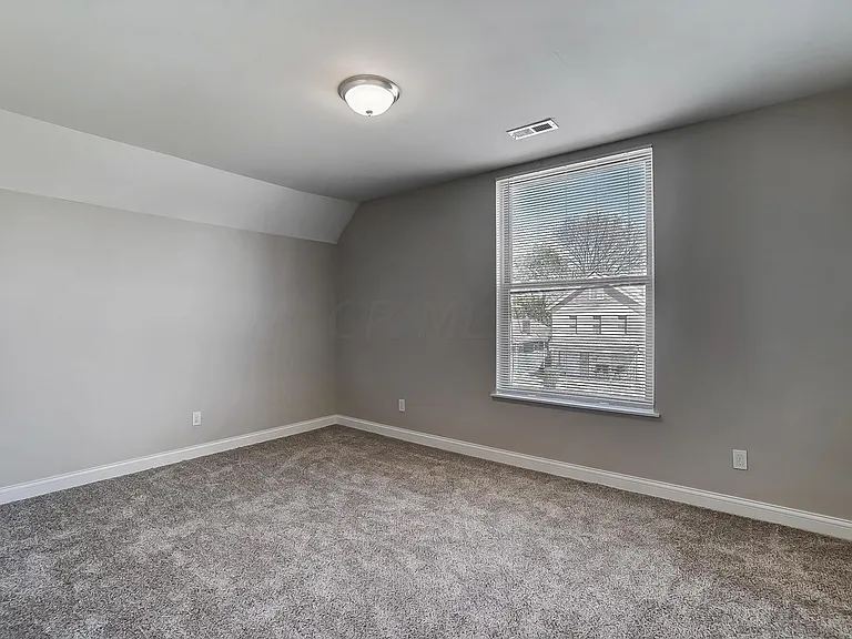 147 Whitethorne Ave — Photo 26