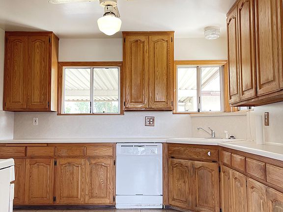 5th image of 1318 E Merced Ave
