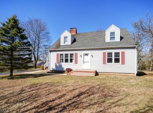 16 Cedar Crst, Lambertville, NJ 08530